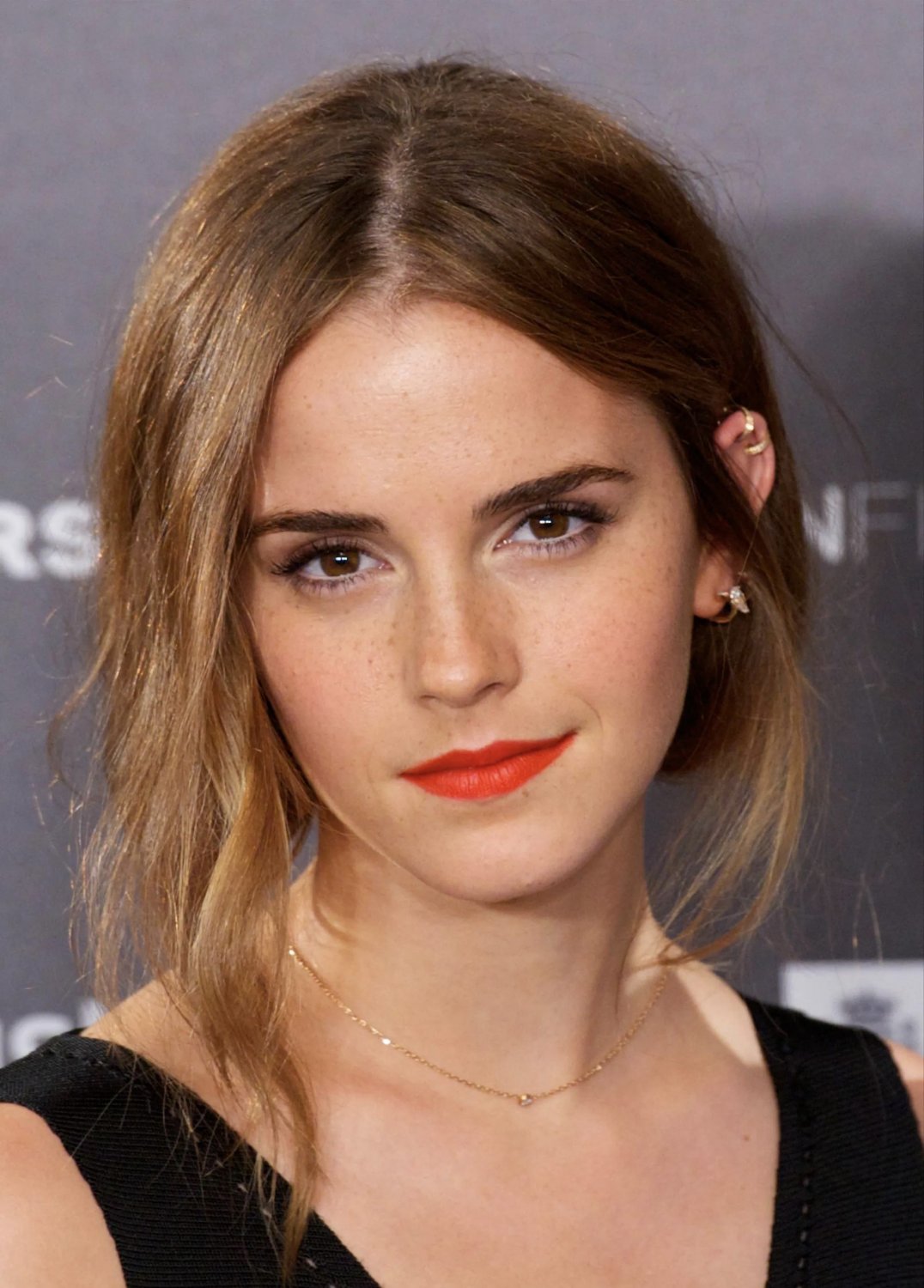 hVEjQBJ8 Emma Watson 02.jpg